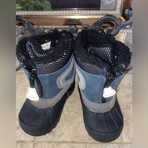 Snow boots Toddler Size 5